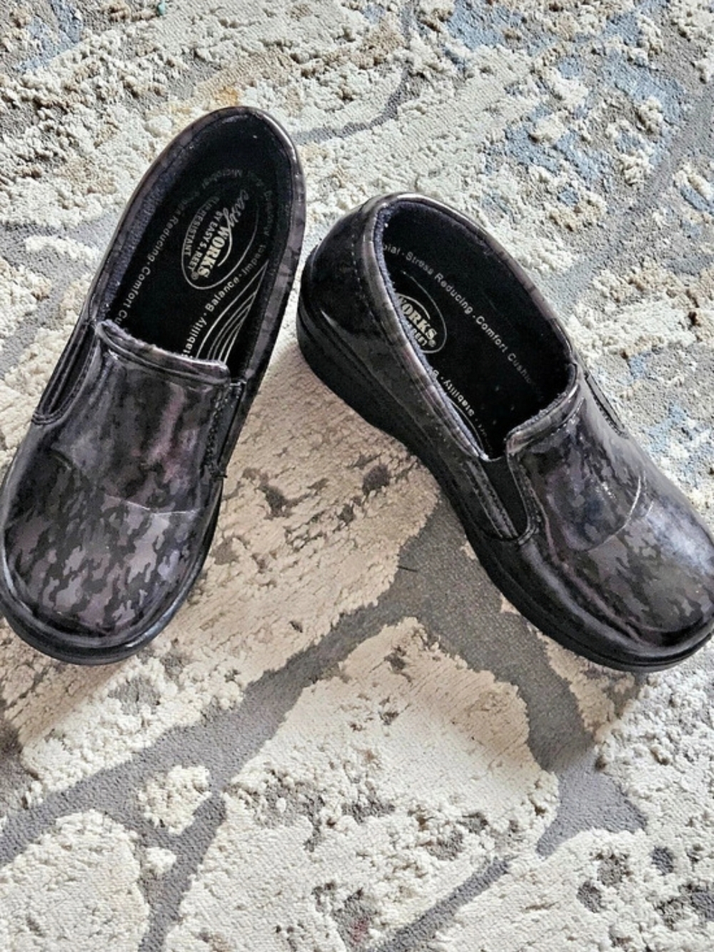 Easy Works by Easy Street slip-resistant wedge clogs Black Camo Slip-Resistant